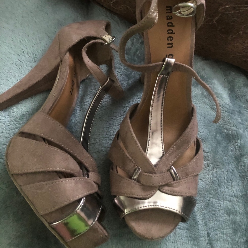 Size 6 Madden Girl